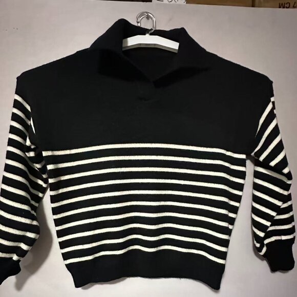 Black and White Striped Women's Sweater （L/XL） - Picture 8 of 16